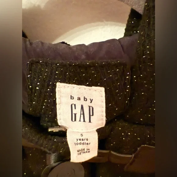 New with tag. Baby Gap girls coat. Size 5 toddler. - Picture 4 of 7